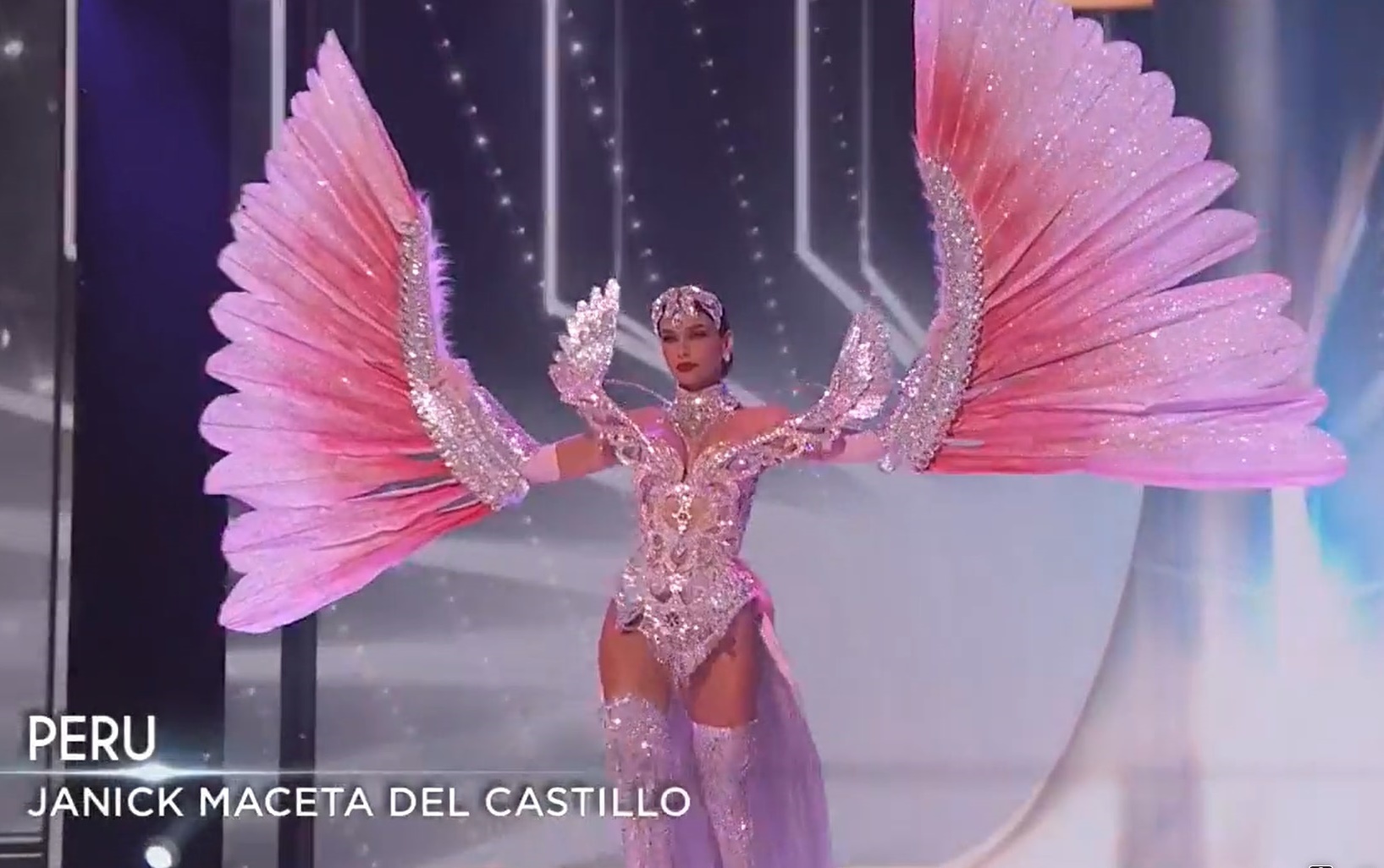 khanh van miss universe anh 9