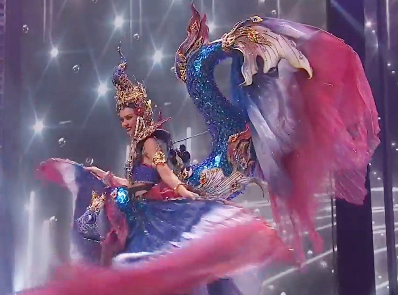 khanh van miss universe anh 13