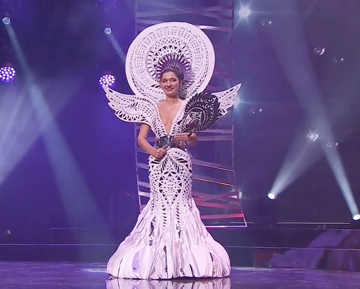 khanh van miss universe anh 14