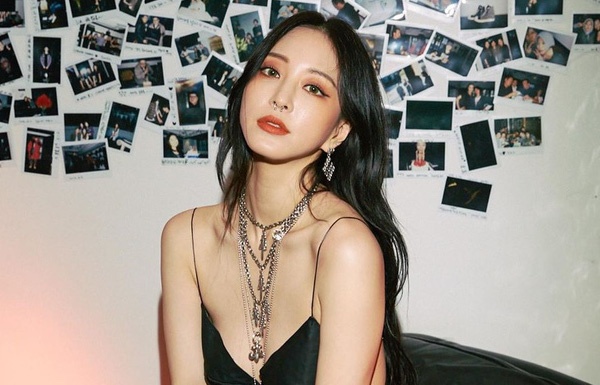 Nhan quang cao san pham de dai, nghe si danh mat gia tri ban than hinh anh