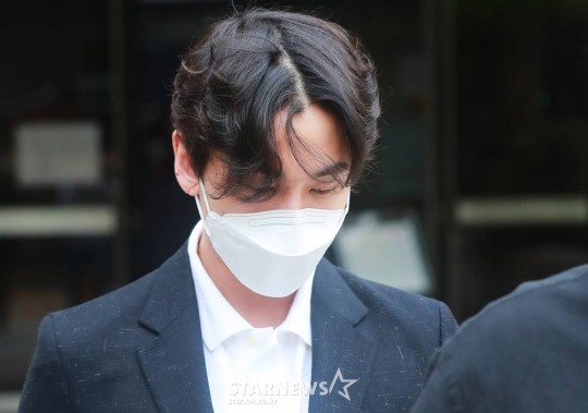 jung il hoon hut can sa anh 1