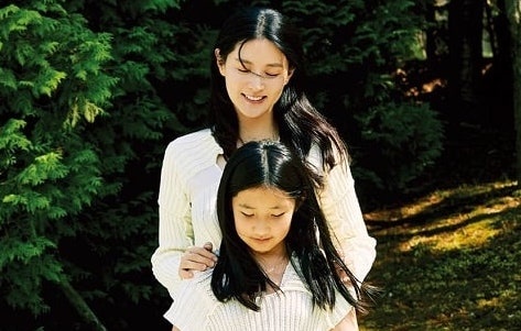 Lee Young Ae ben con gai 10 tuoi hinh anh