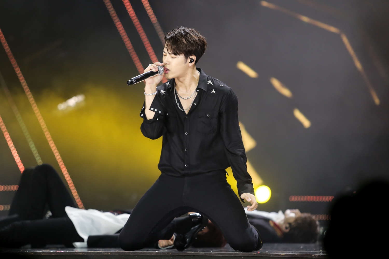 khan gia nuoi nghe si anh 3