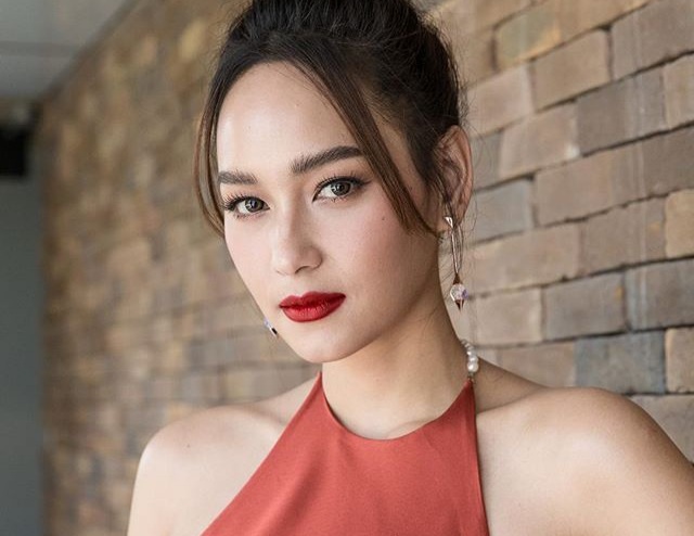 Bee Namthip phu nhan giat chong hinh anh