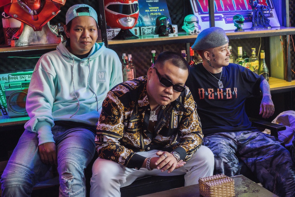 Nhom To Qua - so phan bac si, vo su va shipper bo nghe lam rapper hinh anh