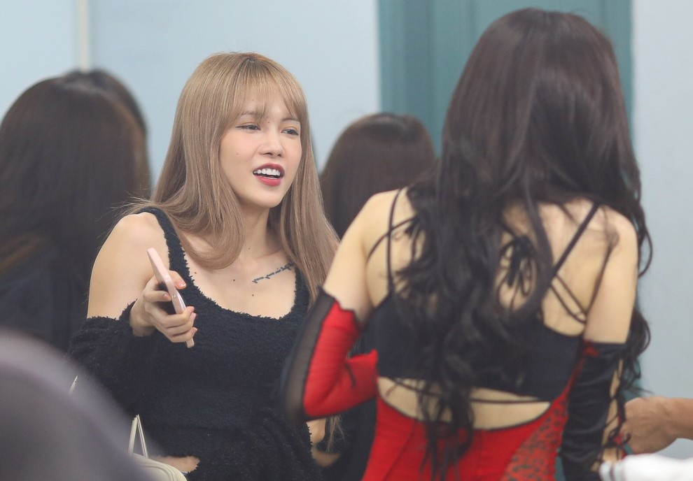 Thieu Bao Tram den buoi ghi hinh cung Thieu Bao Trang suot 14 tieng hinh anh