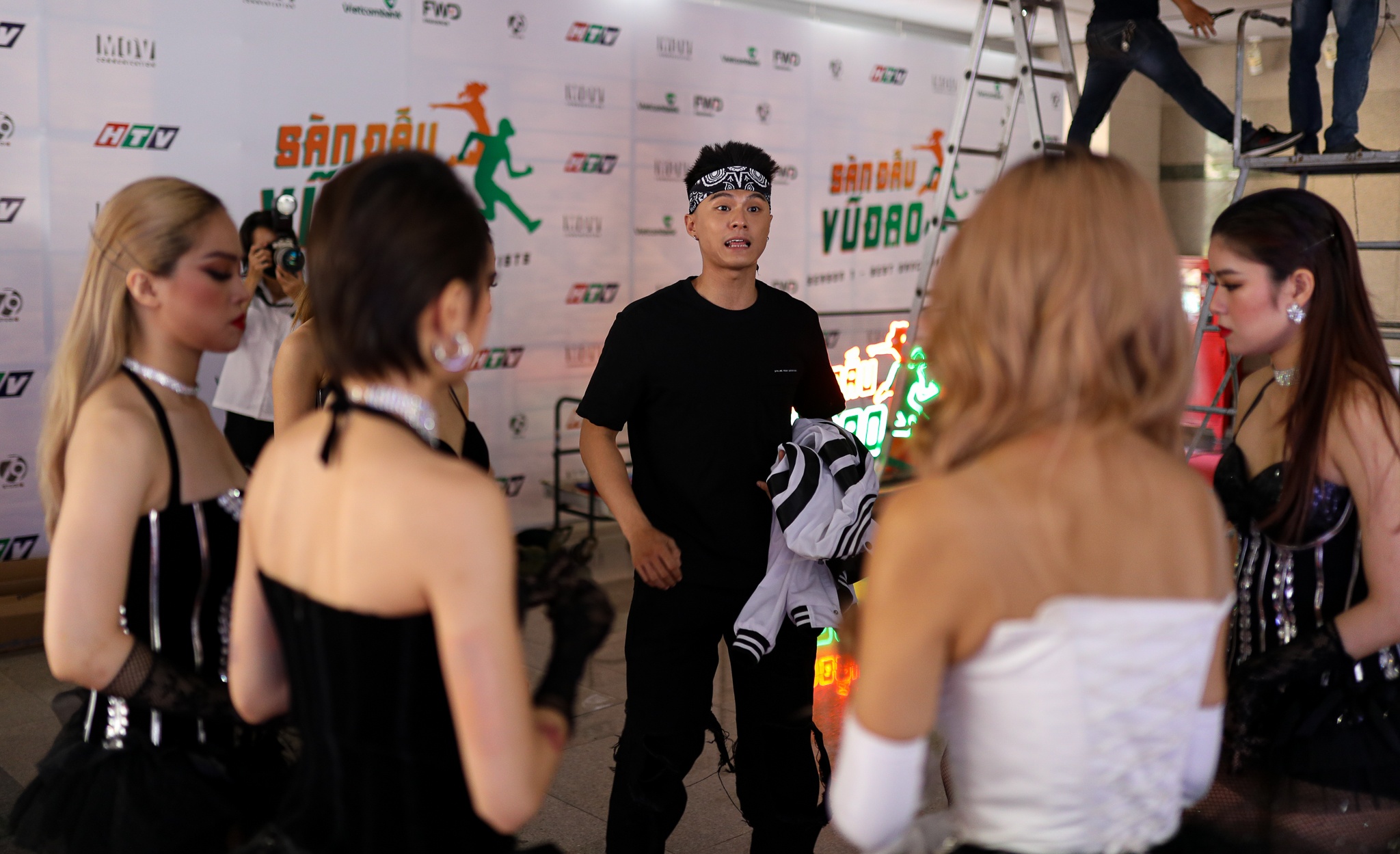 hau truong san dau vu dao anh 3