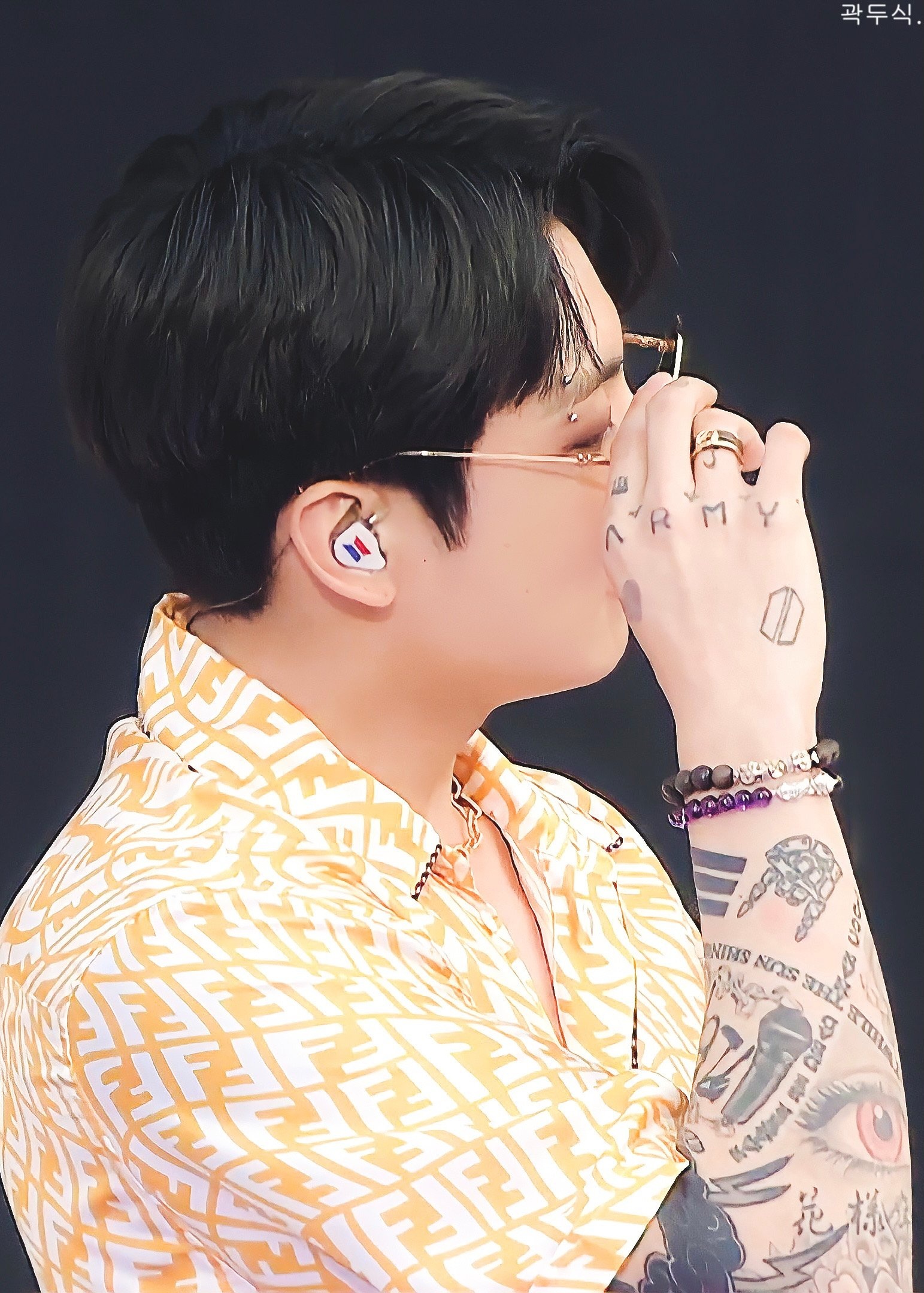 jung kook hinh xam anh 1