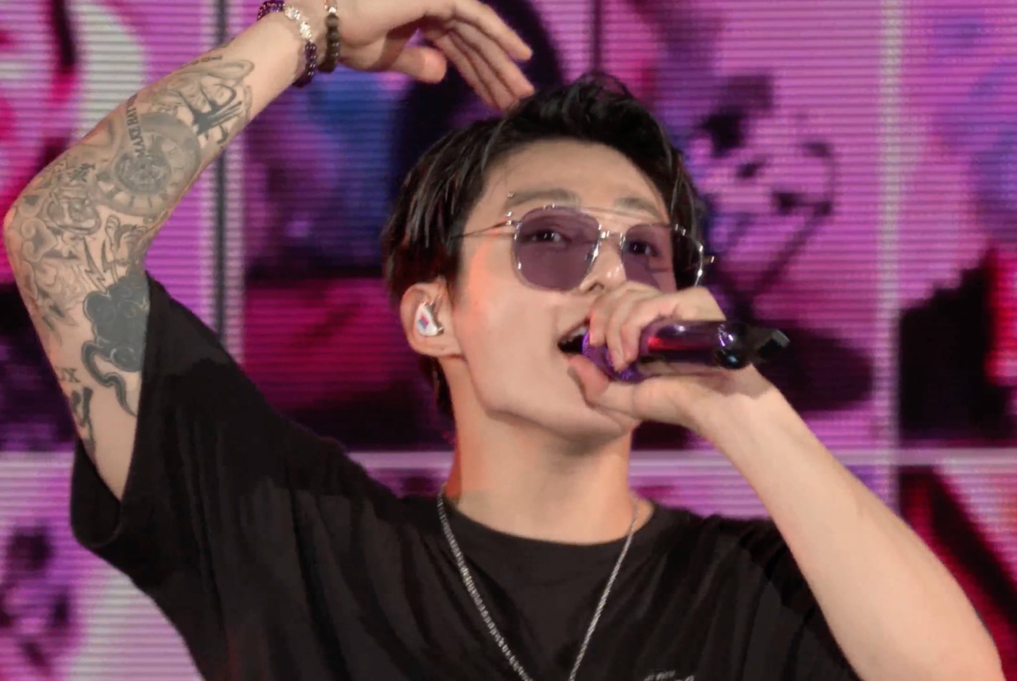 Giai ma y nghia hinh xam kin canh tay cua Jung Kook (BTS) hinh anh