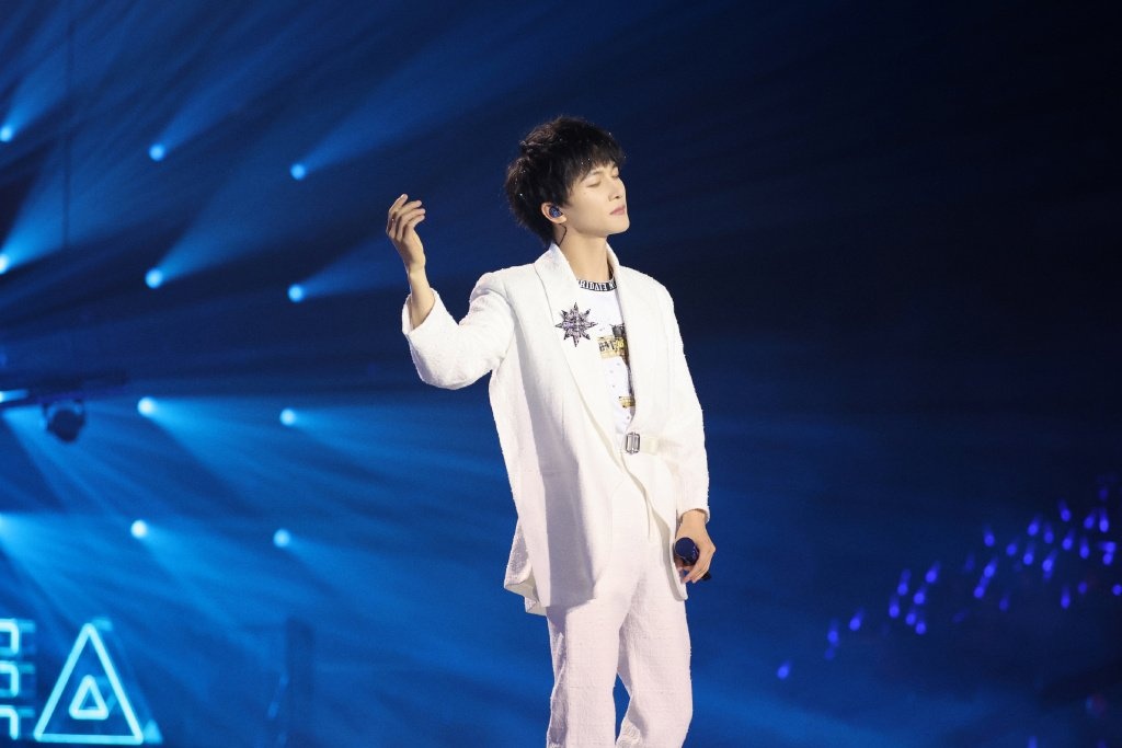 ca si thuc luc trung quoc anh 12