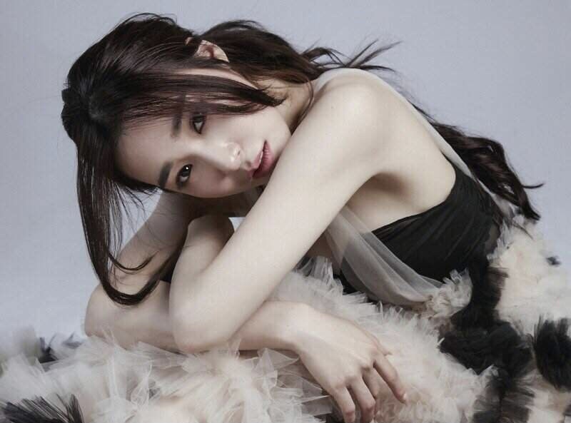 Nu ca si sap ket doi voi Song Joong Ki la ai? hinh anh