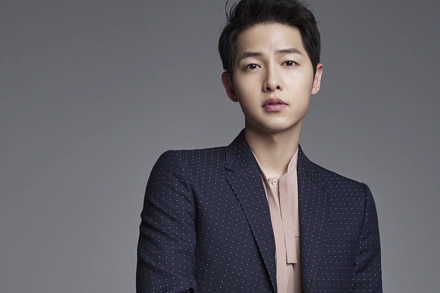 song joong ki lam phien hang xom anh 2
