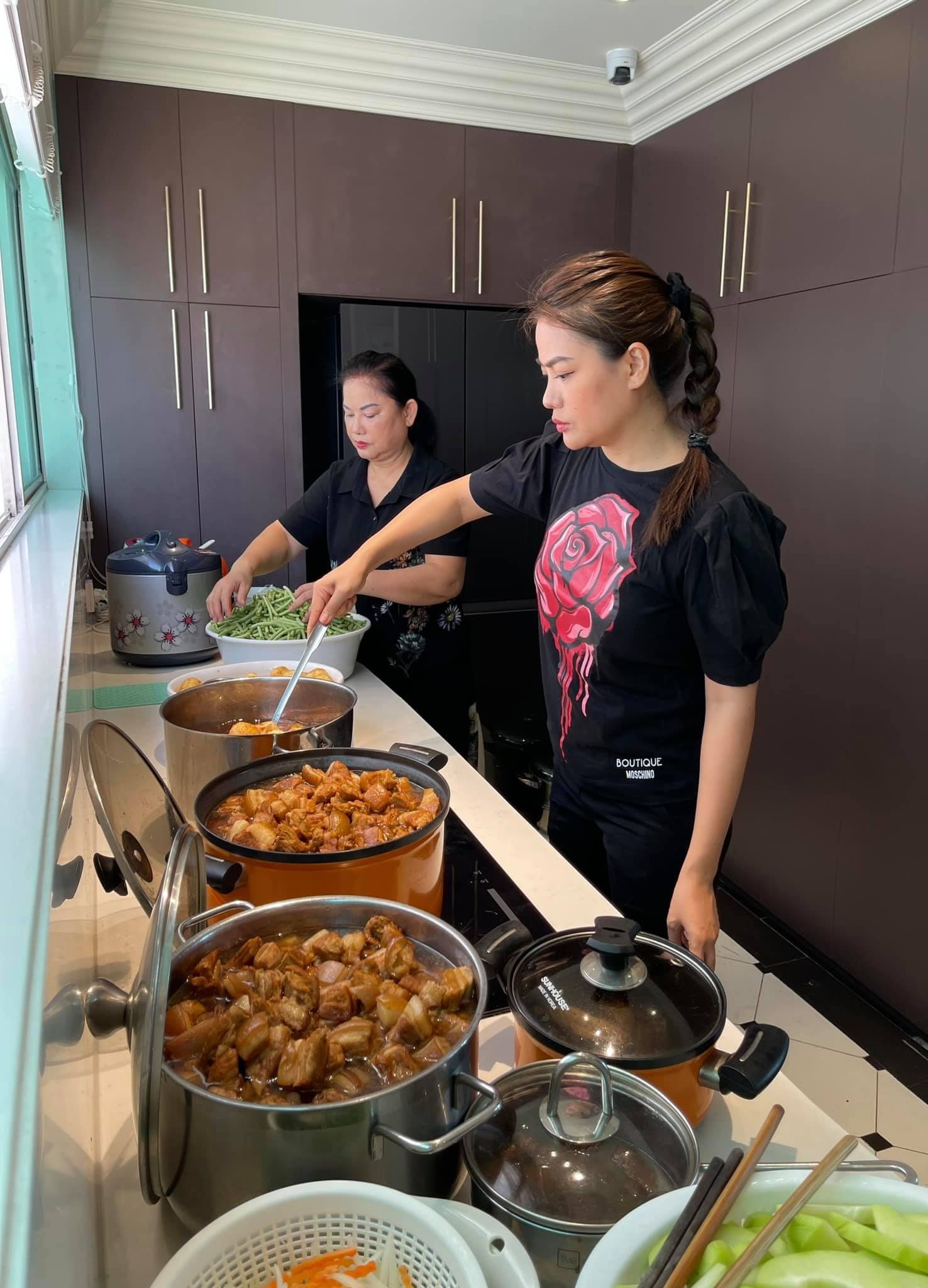 nghệ sĩ từ thiện trong mùa dịch ảnh 1 nghe si tu thien trong mua dich anh 1