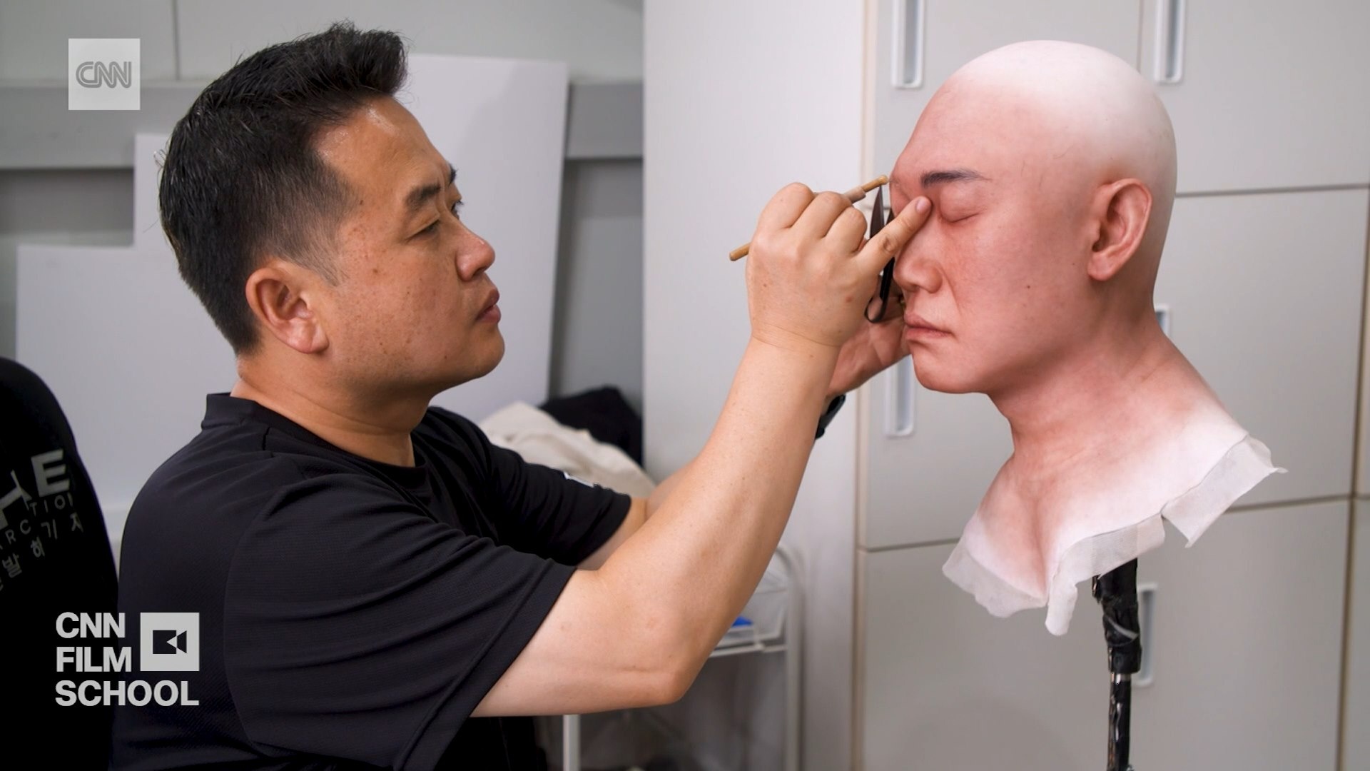 nguoi hoa trang cho vuong trieu xac song anh 1