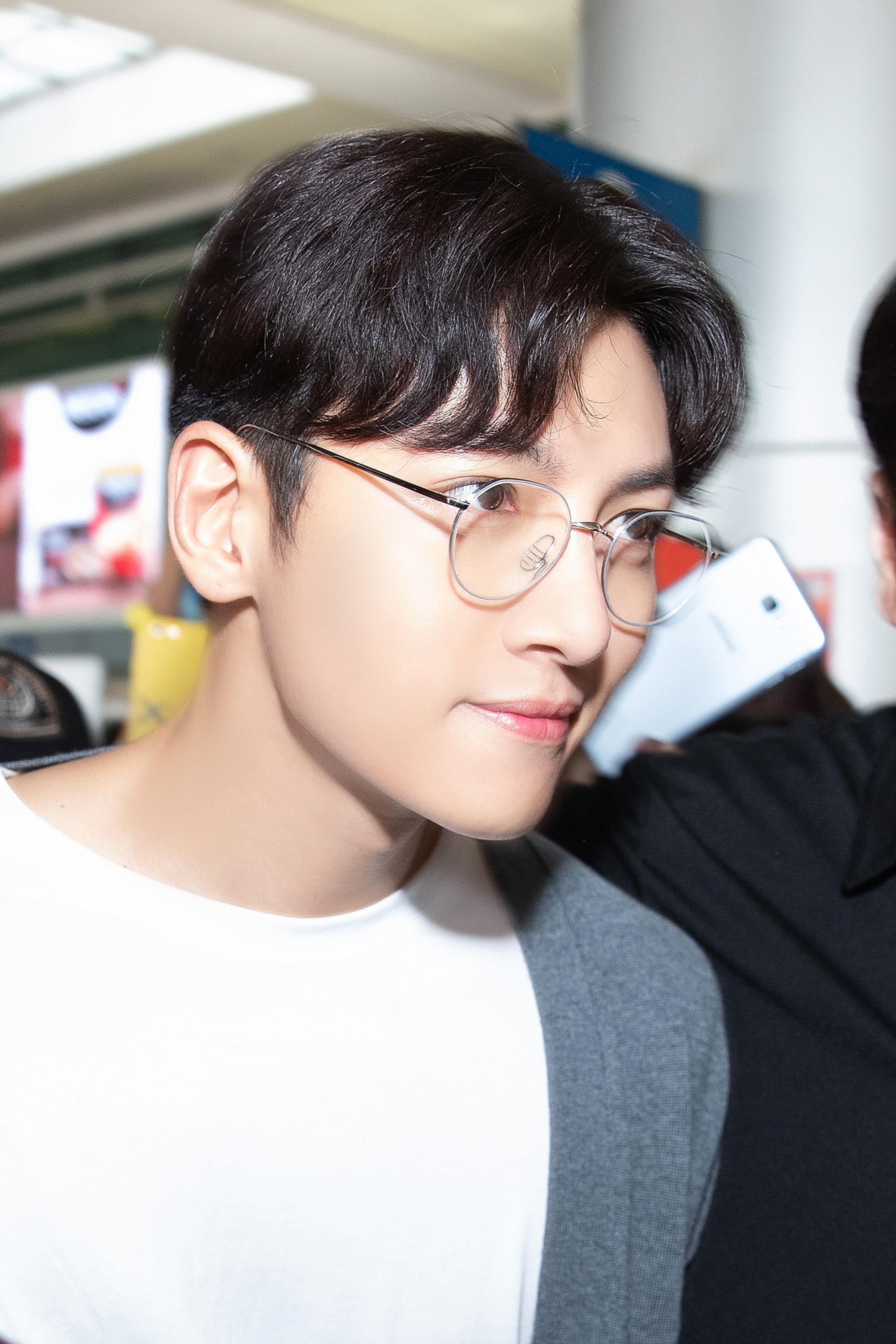 ji chang wook duong tinh covid-19 anh 1