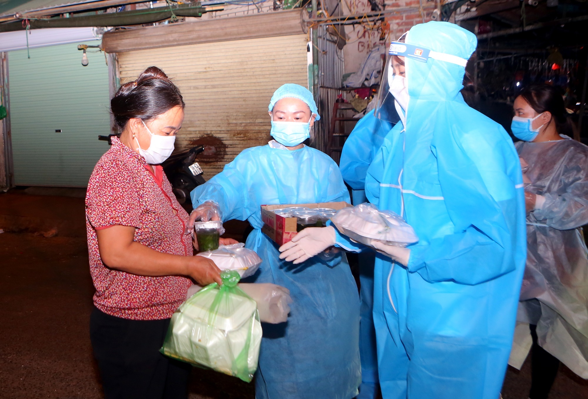 sao viet tinh nguyen chong dich anh 9