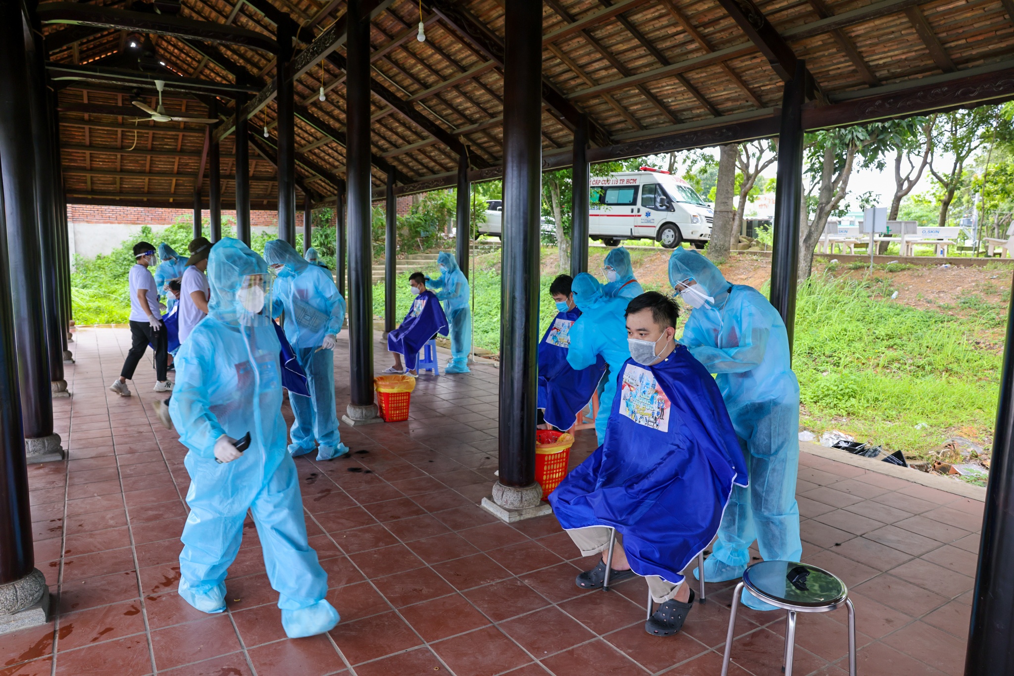 sao viet tinh nguyen chong dich anh 6