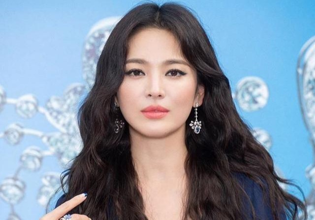 Song Hye Kyo nhan 800.000 USD cho mot lan quay quang cao hinh anh
