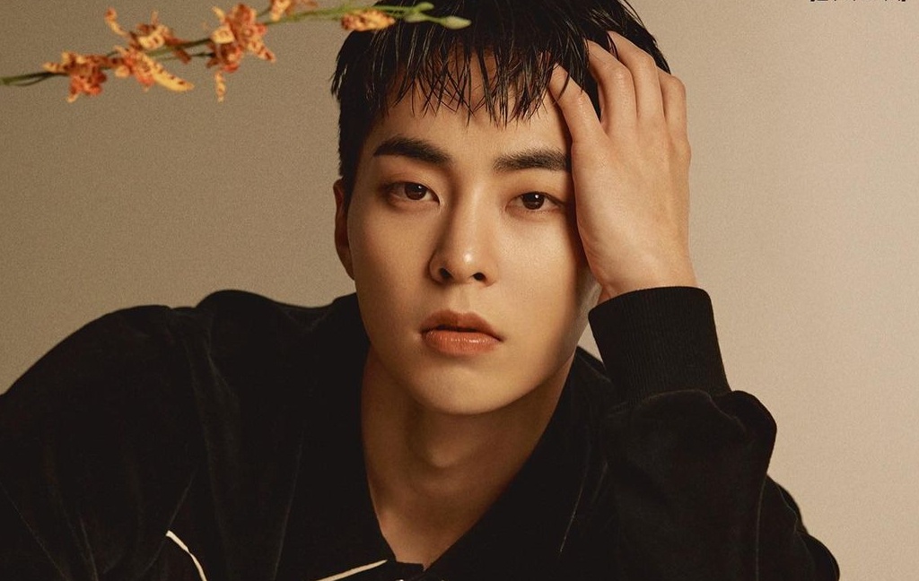 Xiumin (EXO) mac Covid-19 hinh anh