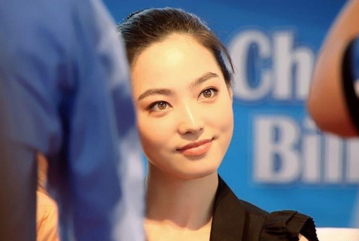 Nu than billiards duoc khen dep nhu minh tinh dien anh hinh anh