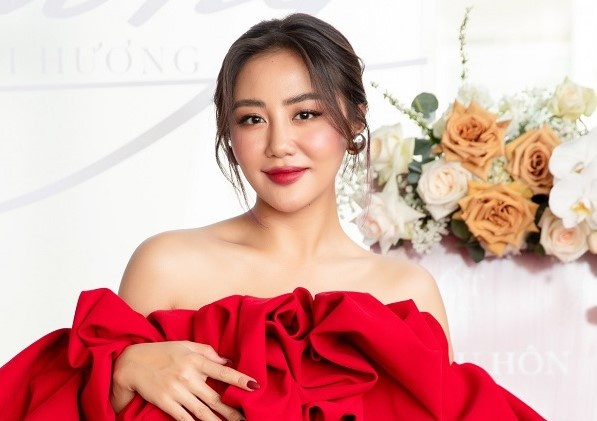 Bon ca si Viet livestream, hat de keu goi quyen gop hinh anh