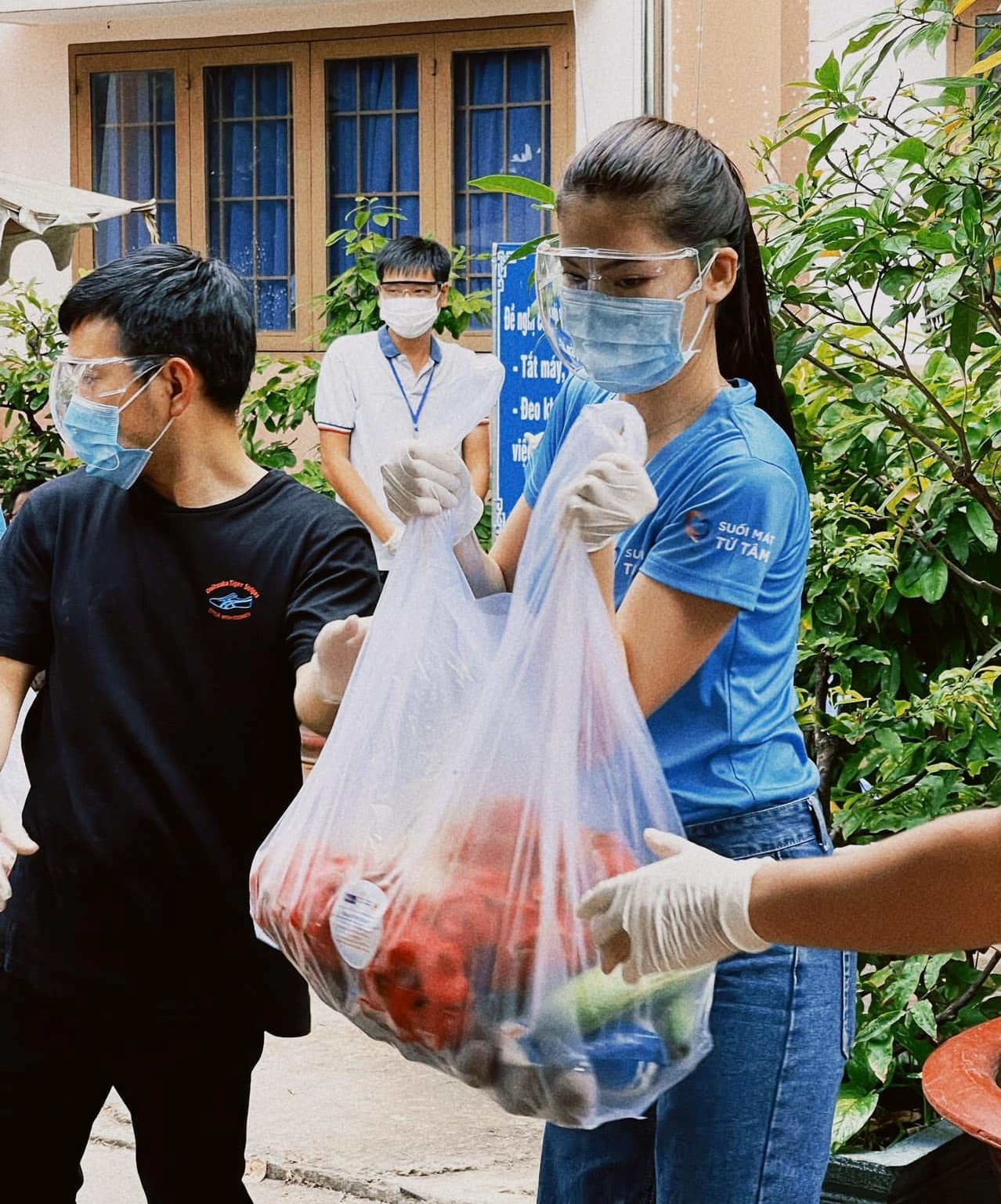 tieu vy di xe may phat com anh 8