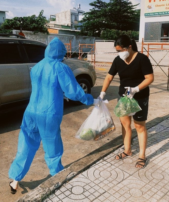 tieu vy di xe may phat com anh 7