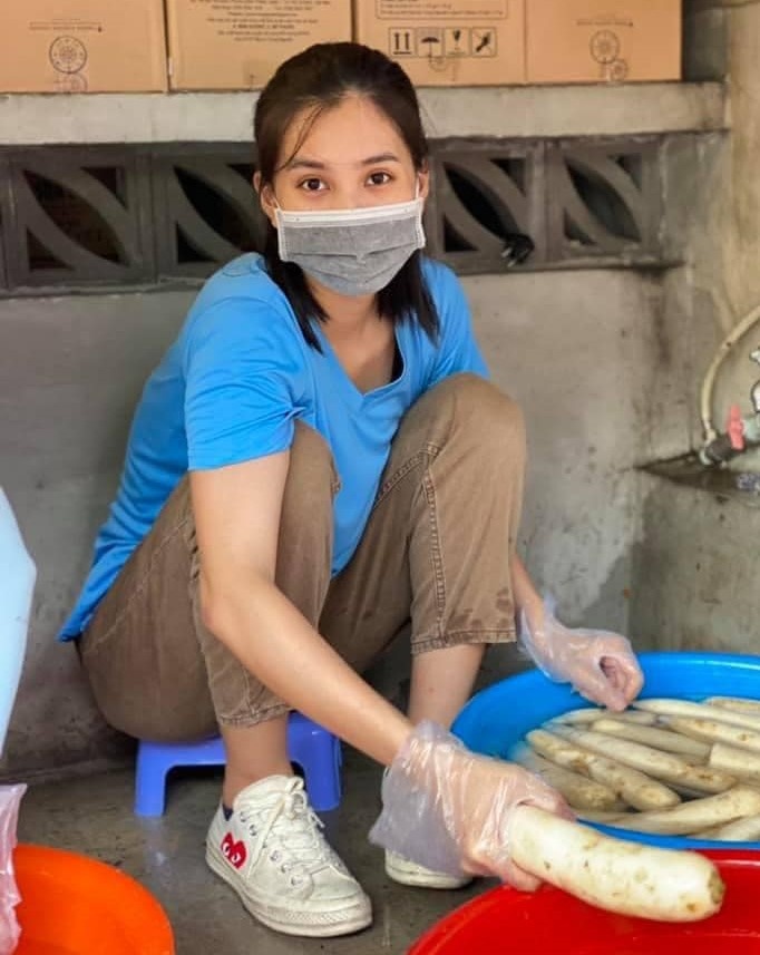 tieu vy di xe may phat com anh 6