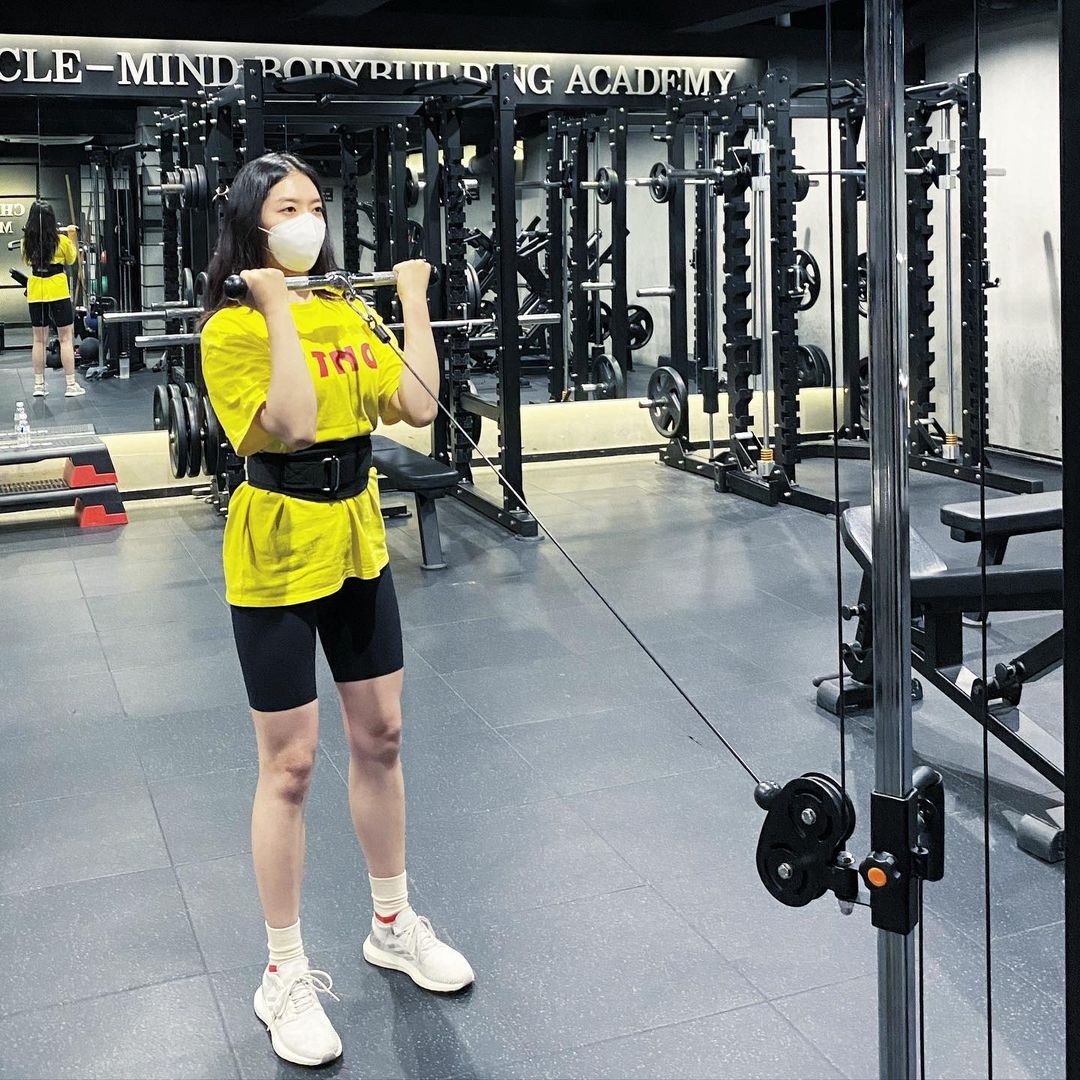 aoa chan mi body anh 5