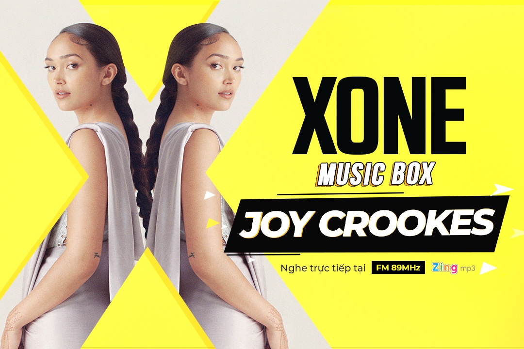 Nu ca si nguoi Anh Joy Crookes gui loi chao khan gia Viet hinh anh