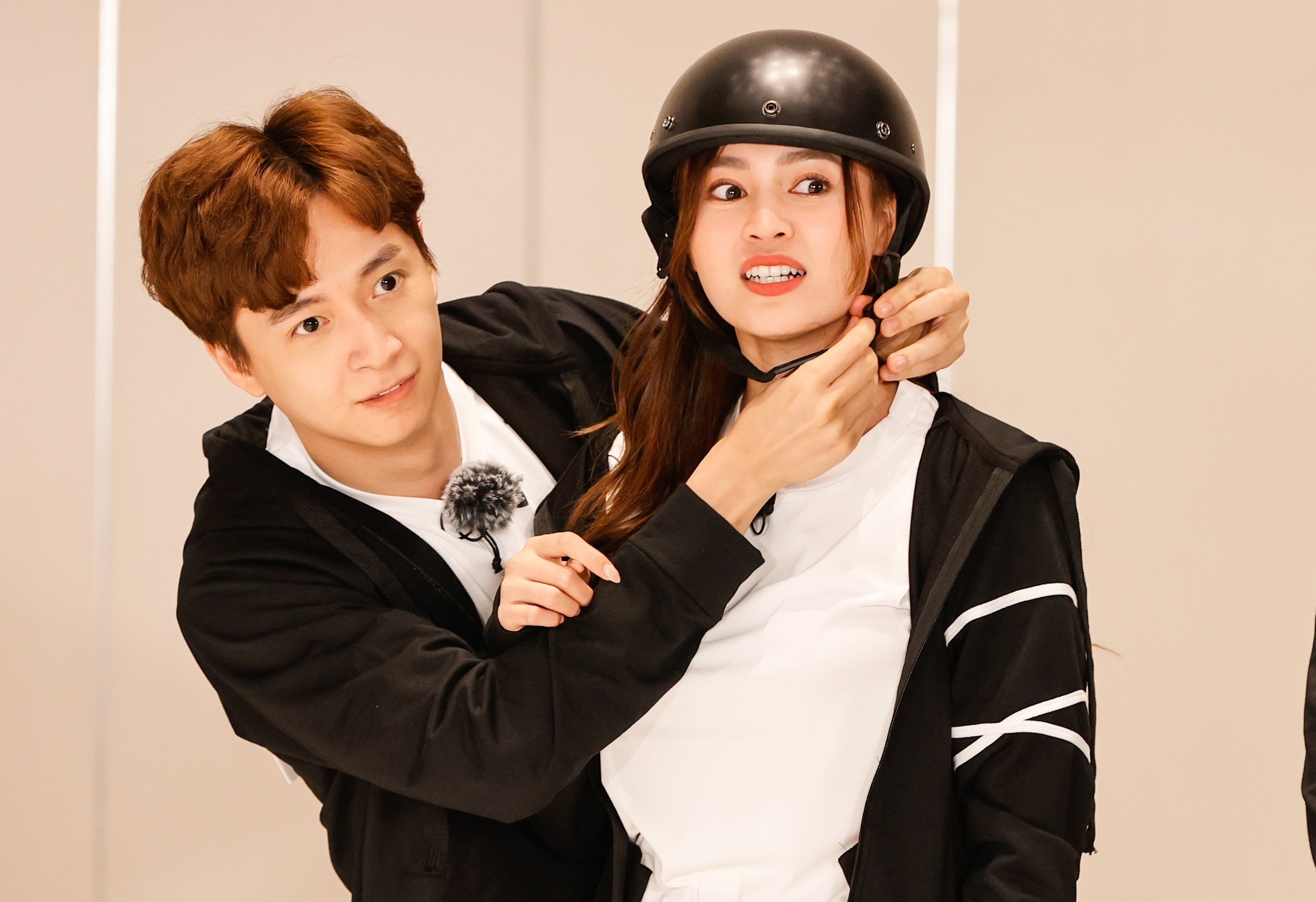 Ninh Duong Lan Ngoc bi Thuy Ngan xe bang ten o Running Man hinh anh