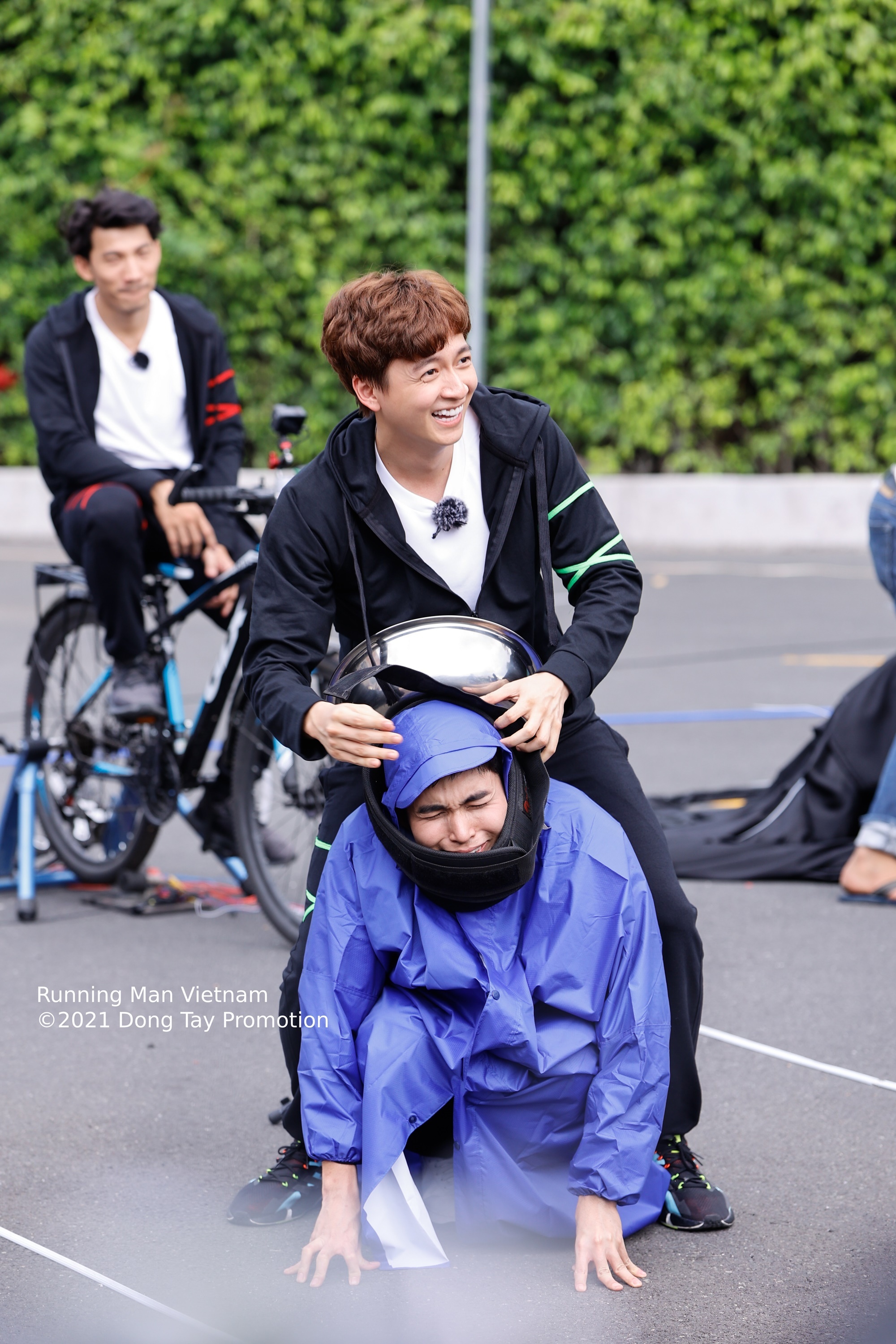 running man choi la chay tap 1 anh 2