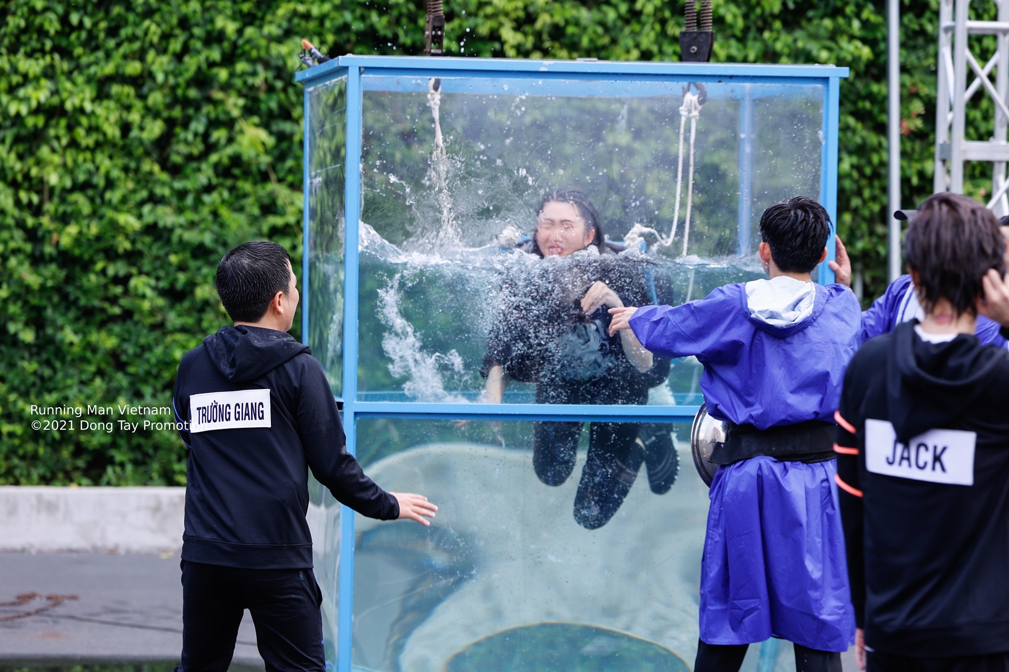 running man choi la chay tap 1 anh 6