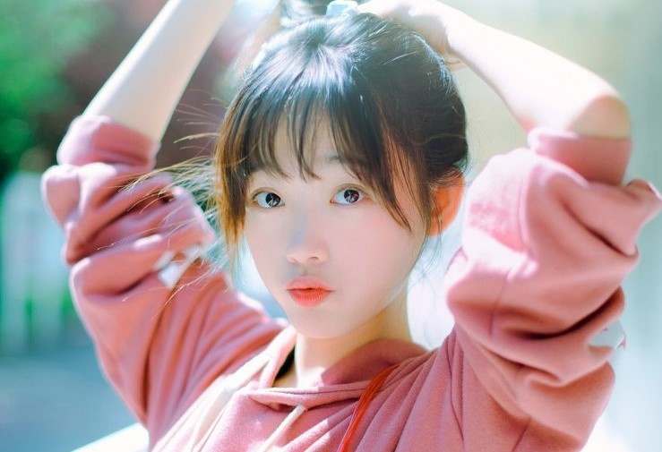 Nu dien vien dong phim 12 nam moi noi hinh anh