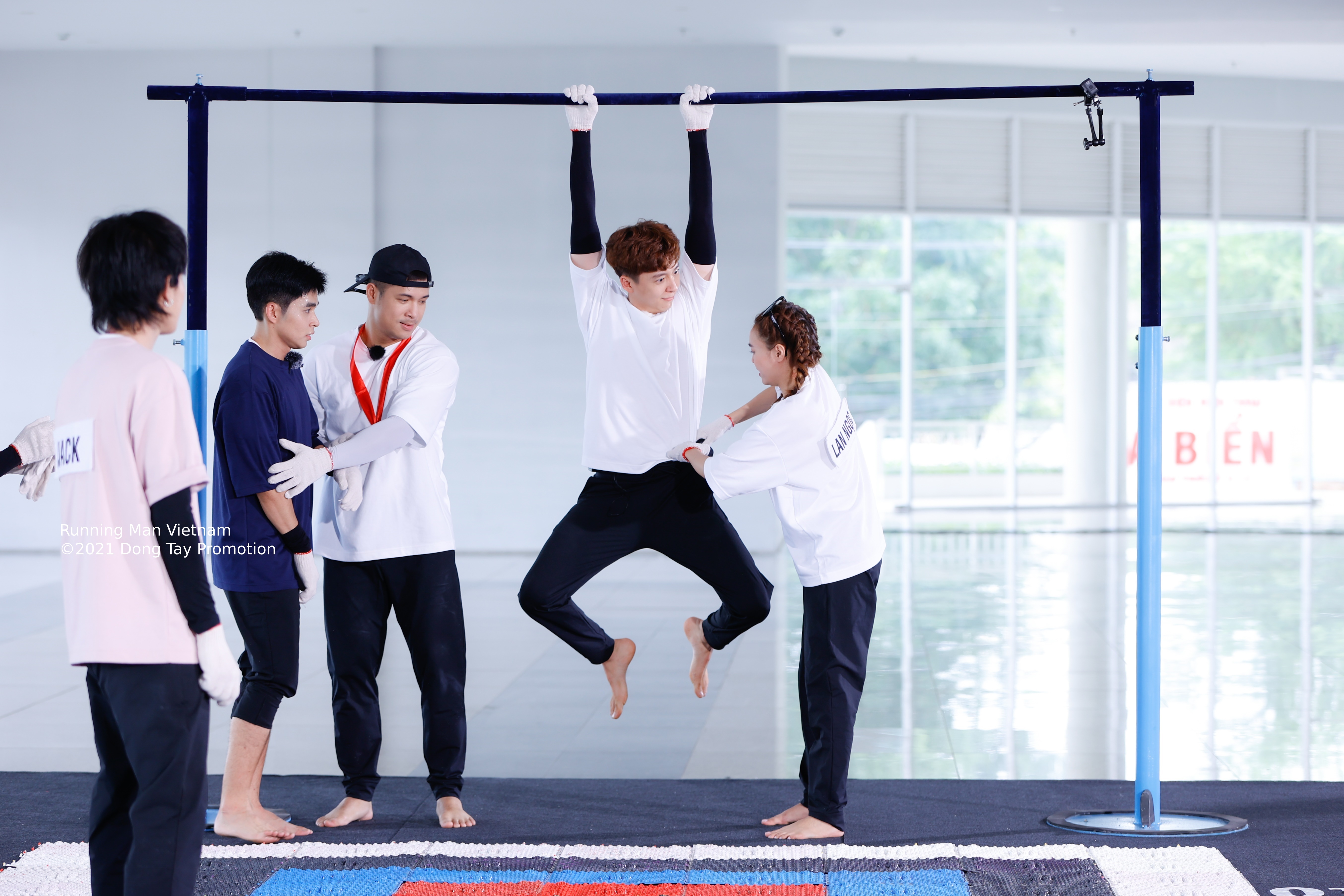 truong gian bi che o running man anh 16