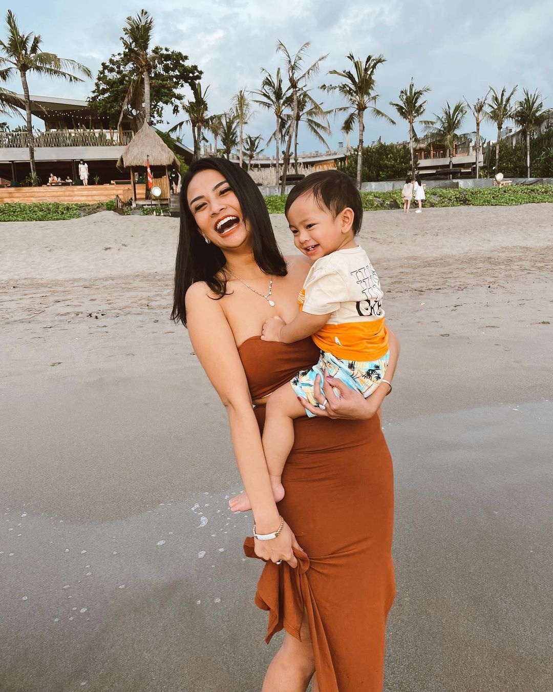 vợ chồng diễn viên indonesia qua đời ảnh 3 vo chong dien vien indonesia qua doi anh 3