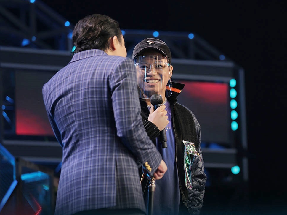 binz roi ghe nong anh 8