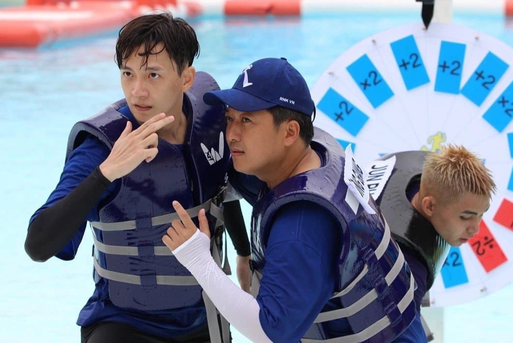 Cac doi choi o Running Man gap kho truoc cau hoi ve Tay Tang hinh anh