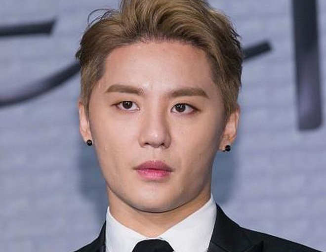 Nam ca si bi cam song 11 nam hinh anh