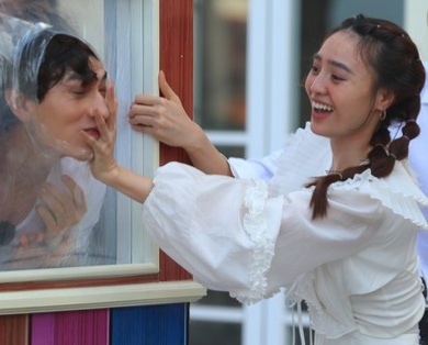 Khi Isaac lap cho trong cua Karik o Running Man hinh anh