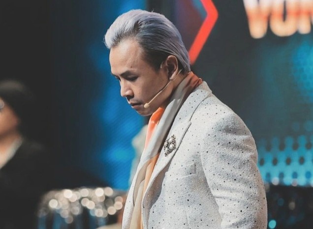 Binz cui gap nguoi 90 do voi Wowy hinh anh