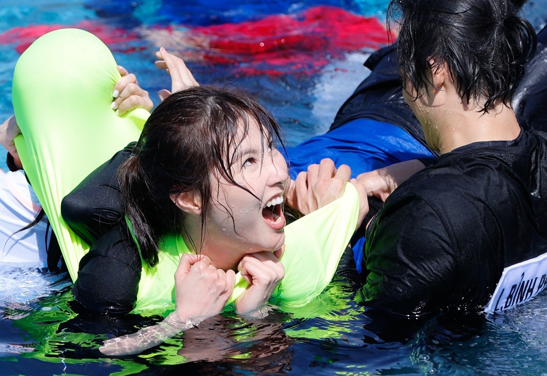 Diem My 9X pha bo hinh tuong o Running Man hinh anh