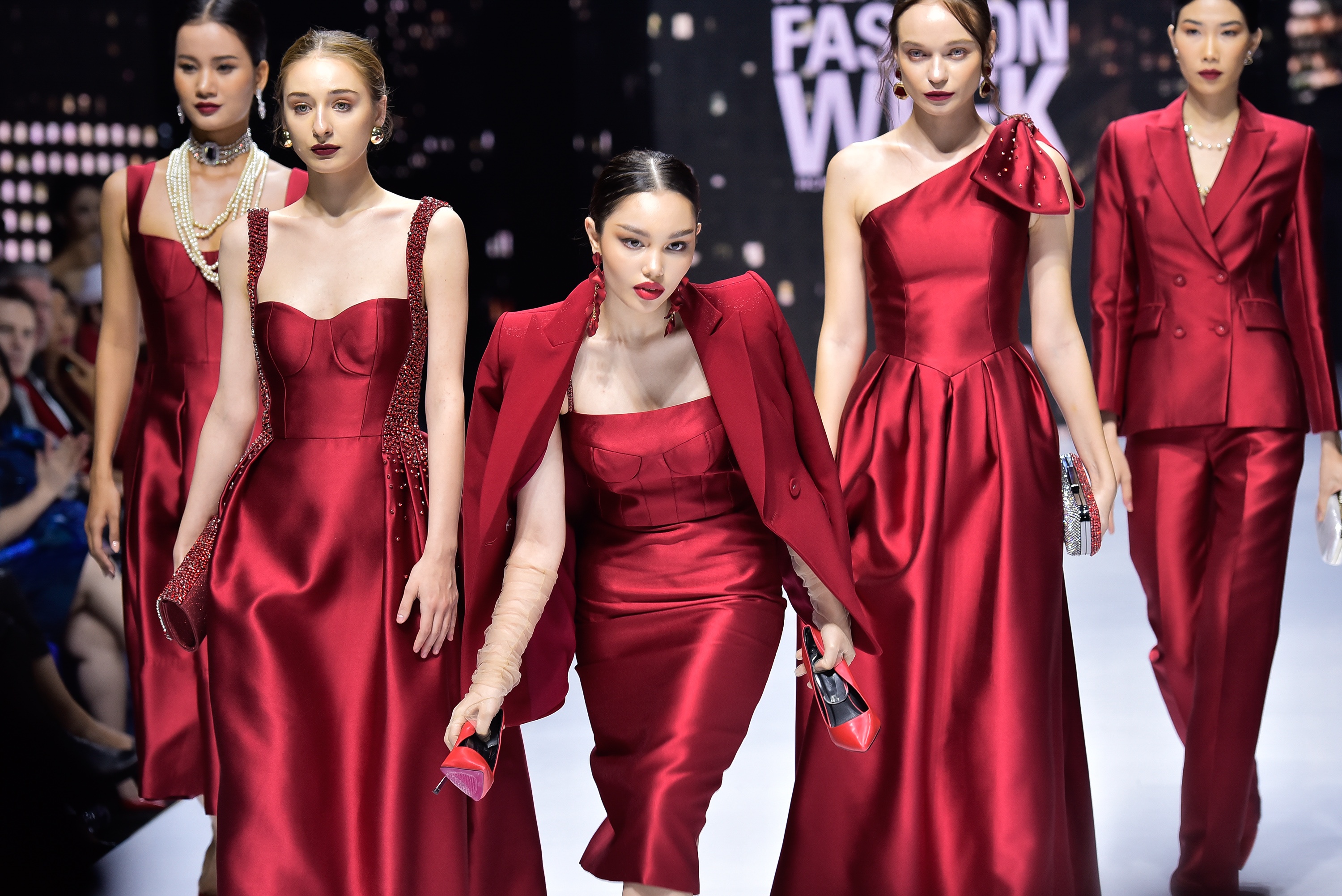 Aquafina Vietnam International Fashion Week anh 5