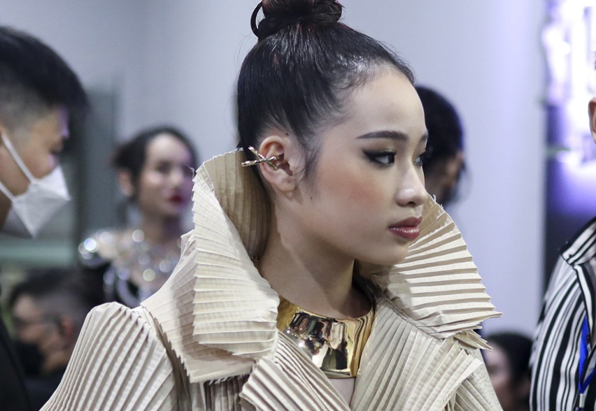 Mau nhi 12 tuoi lo lang khi dien o Tuan le Thoi trang Viet Nam 2021 hinh anh