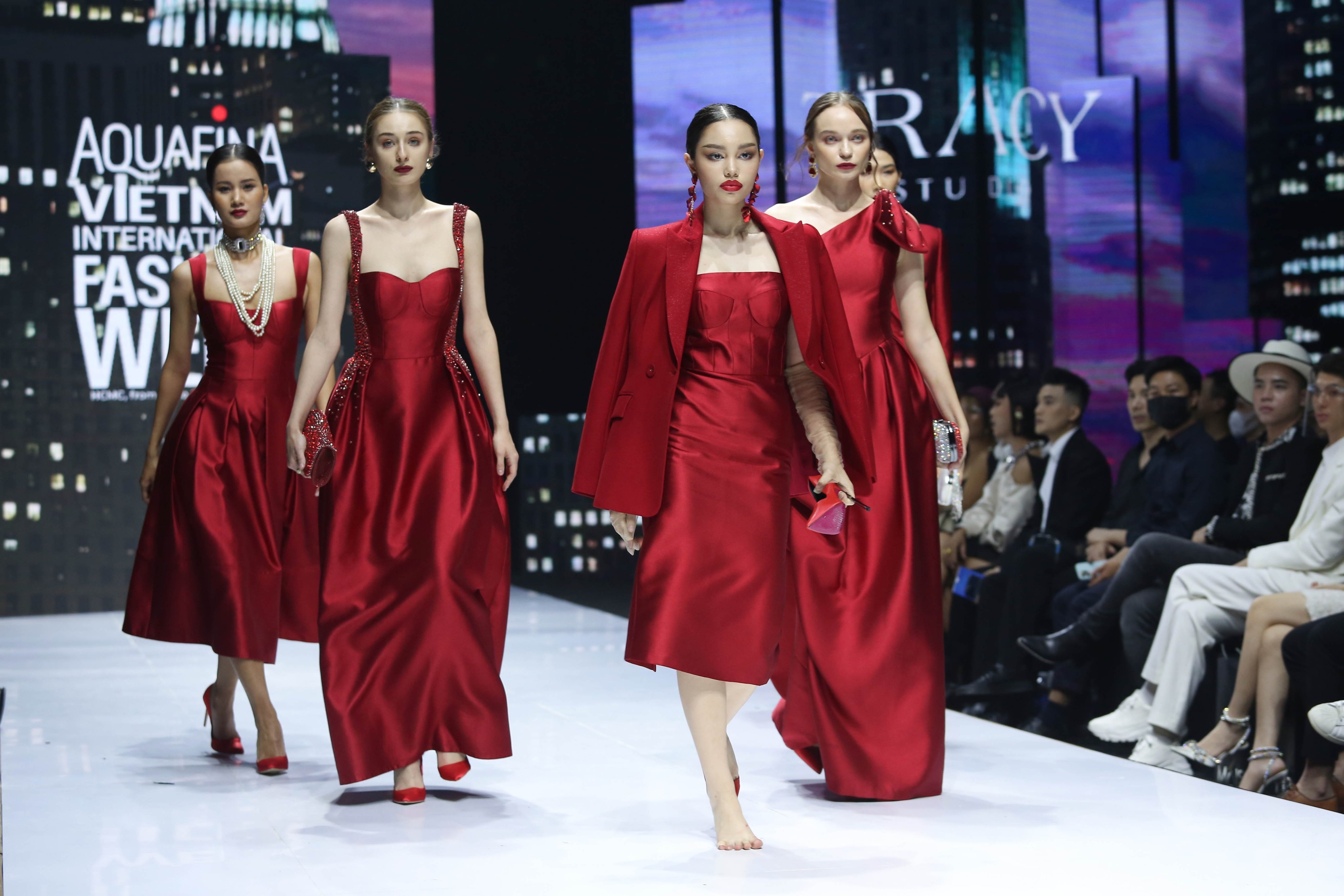 Aquafina Vietnam International Fashion Week anh 3