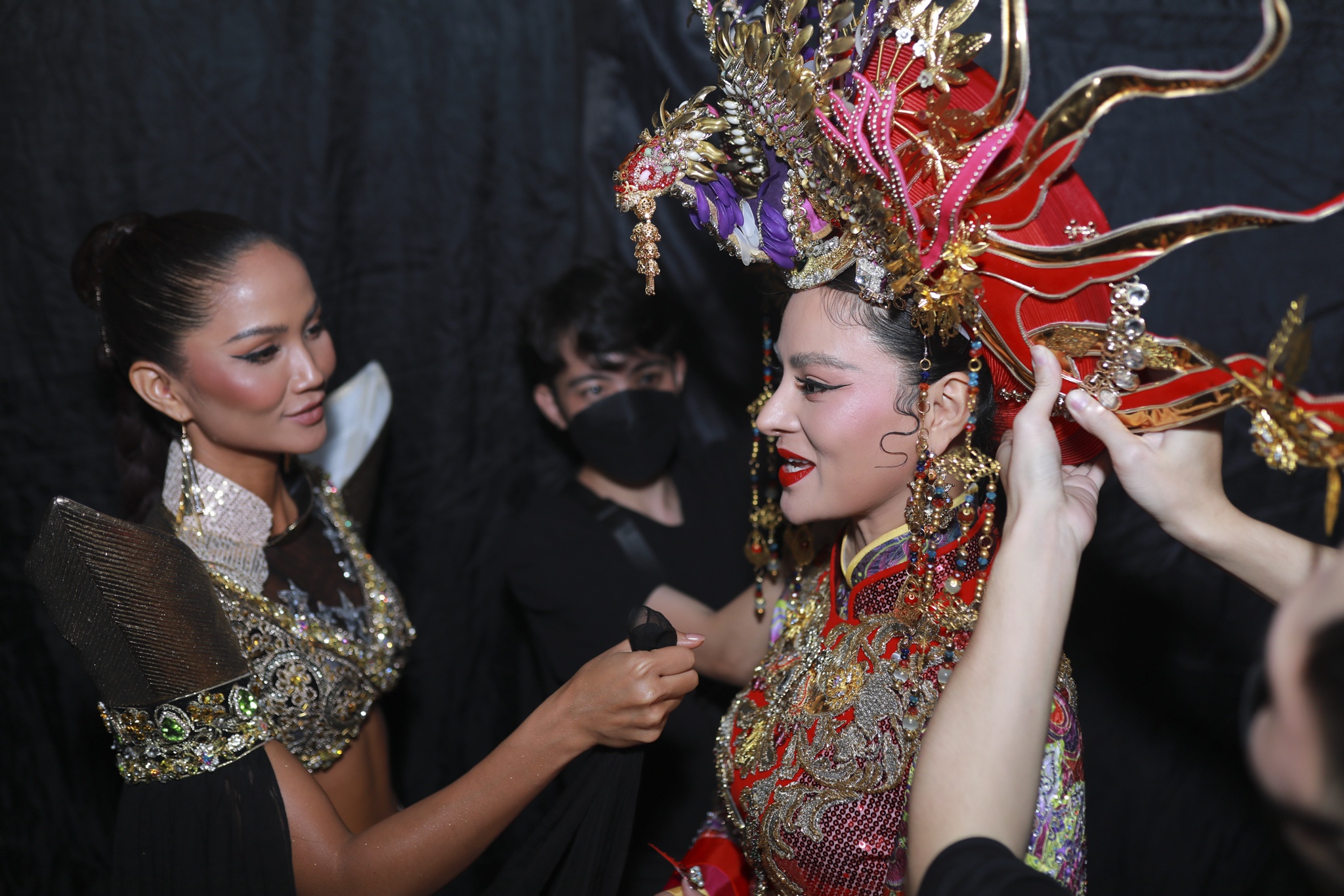 Su tai xuat cua Vu Thu Phuong va Anh Thu hinh anh