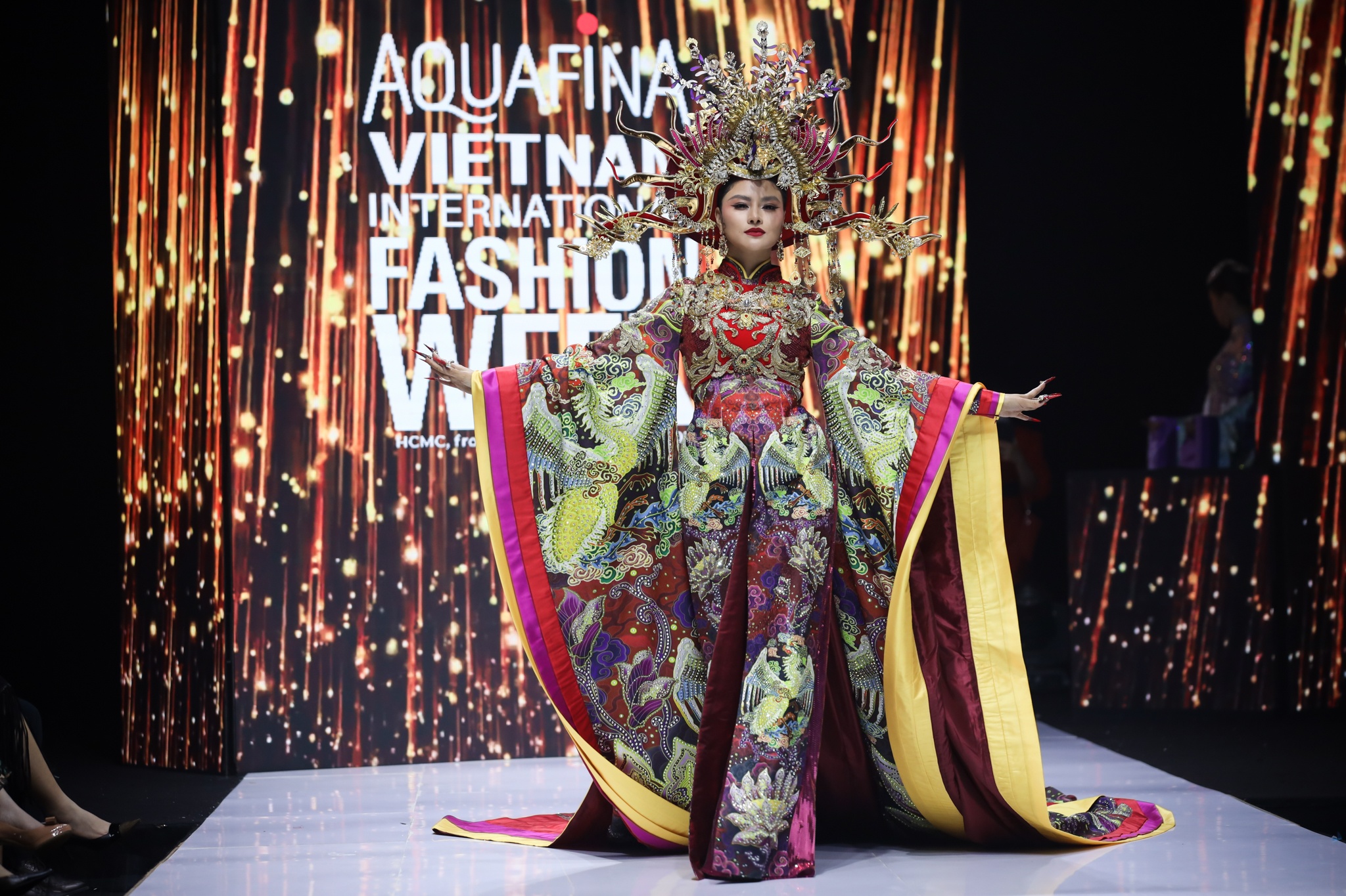 Aquafina Vietnam International Fashion Week anh 1