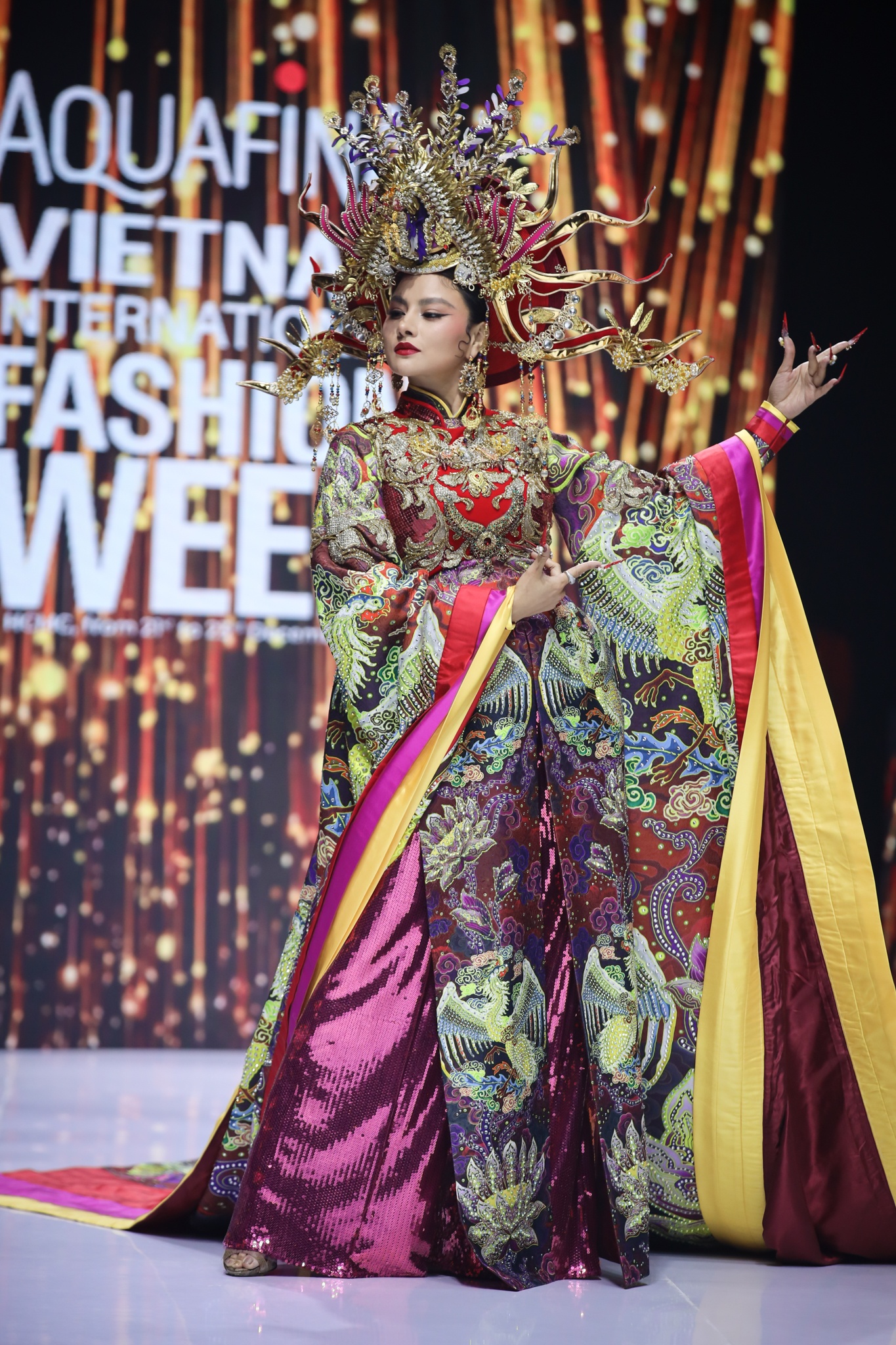 Aquafina Vietnam International Fashion Week anh 2
