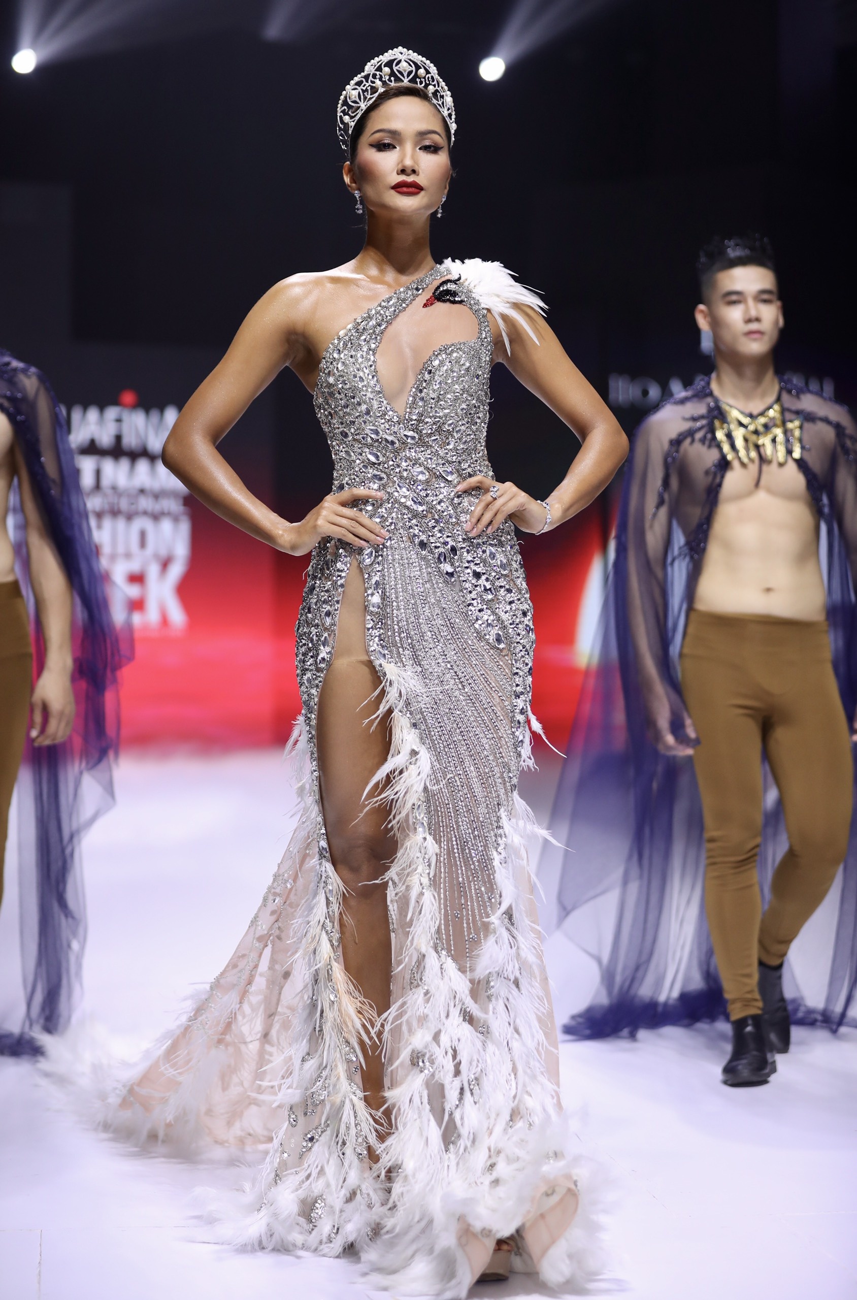 Aquafina Vietnam International Fashion Week ảnh 7 Aquafina Vietnam International Fashion Week anh 7