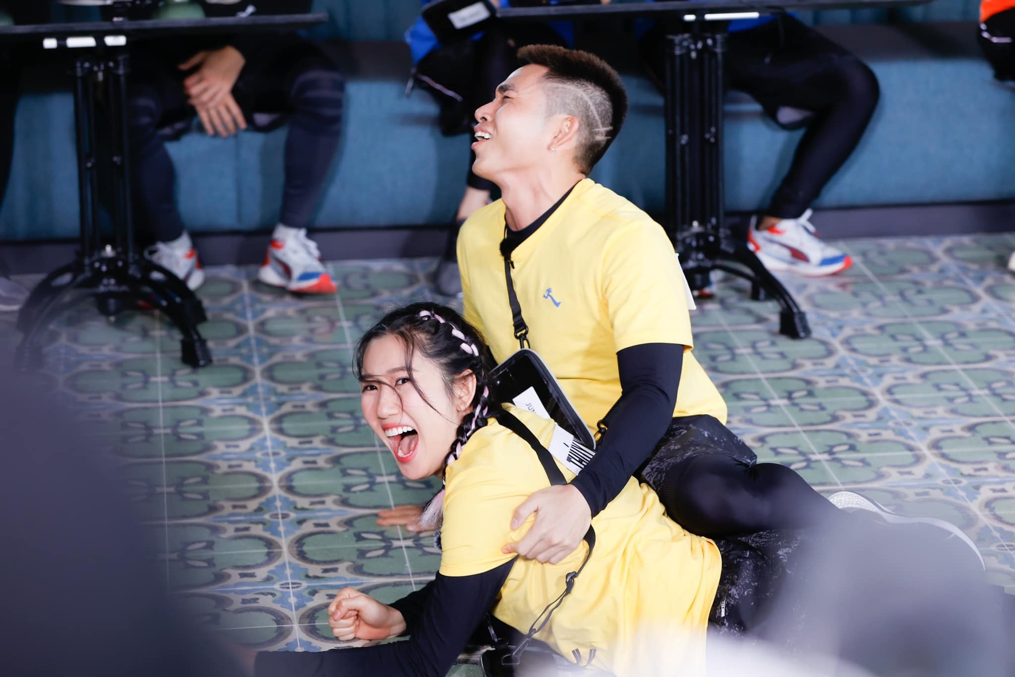 running man mua 2 anh 4